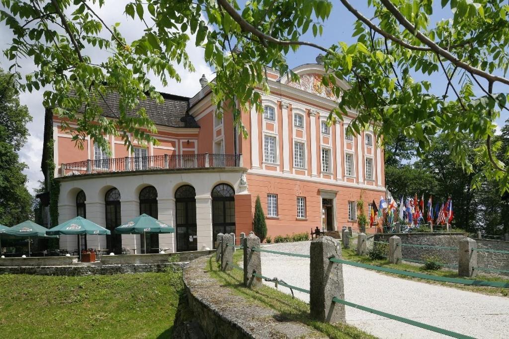 Palac Kurozweki Aparthotel Exterior photo