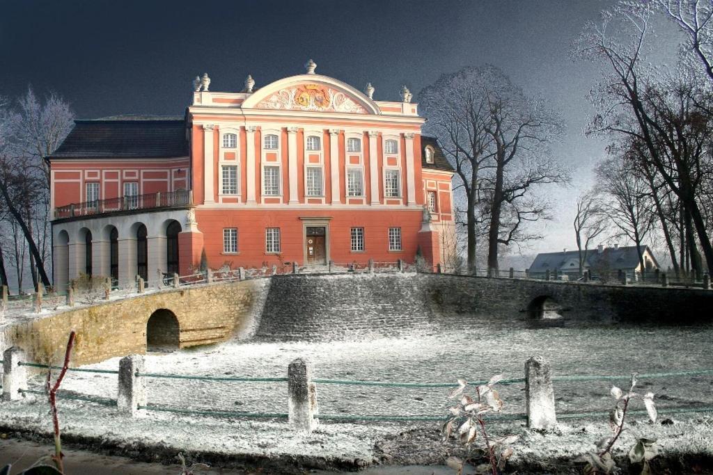 Palac Kurozweki Aparthotel Exterior photo